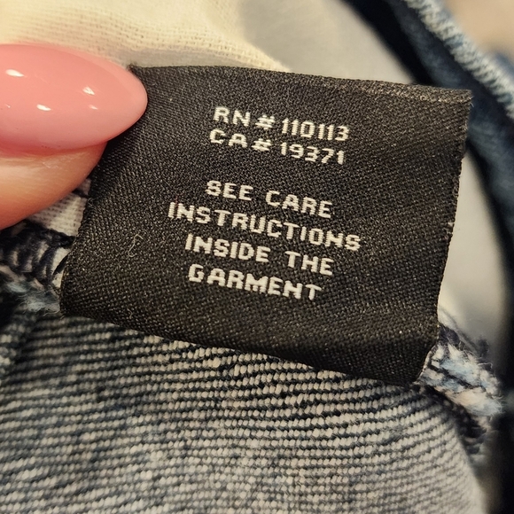 Rock & Republic Stella straight jeans. Embellished pockets. Women's size 26 - Picture 16 of 16